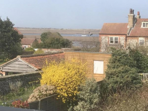 Lovely 3-Bed Cottage in Brancaster Staithe